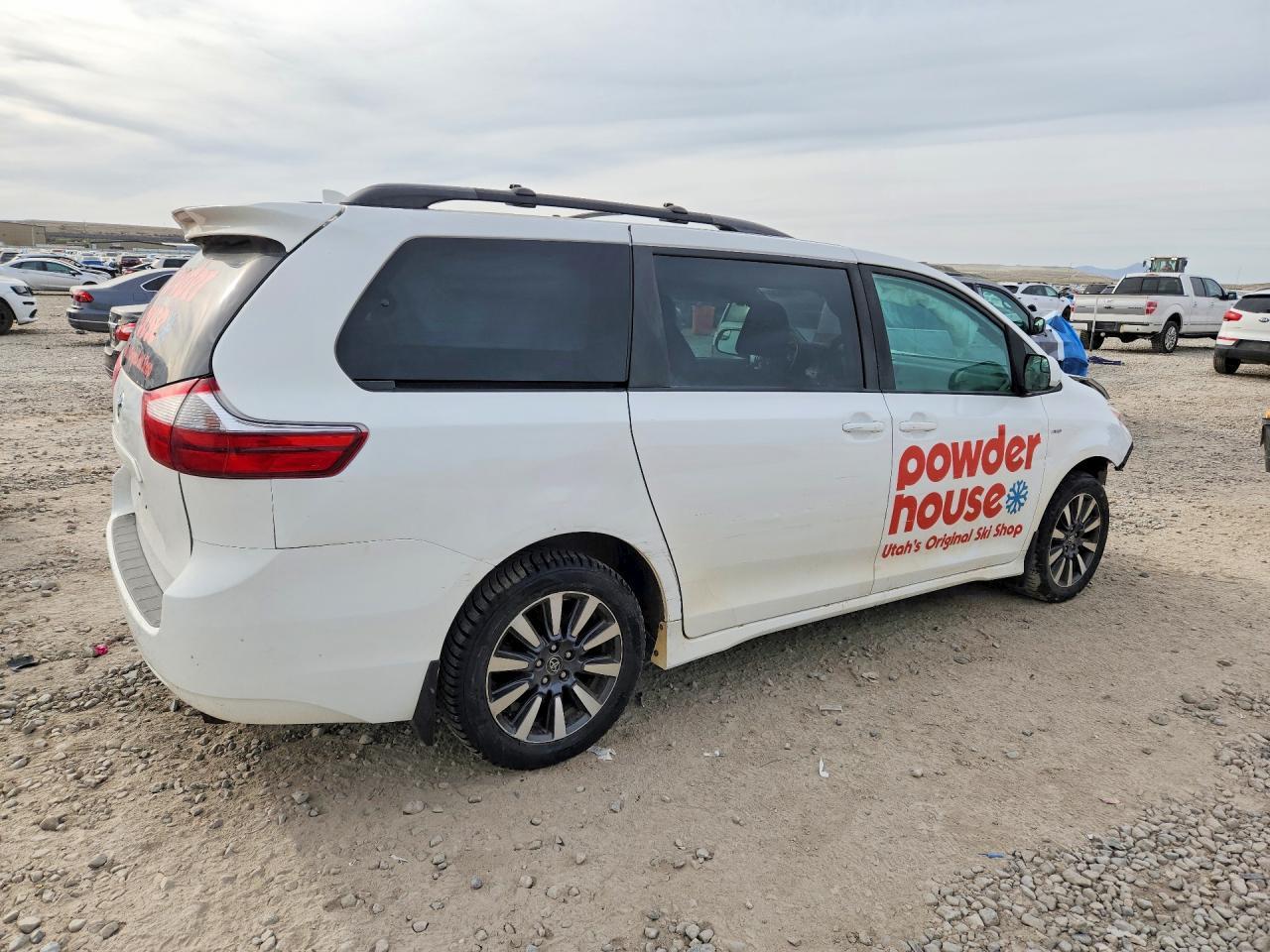 TOYOTA SIENNA