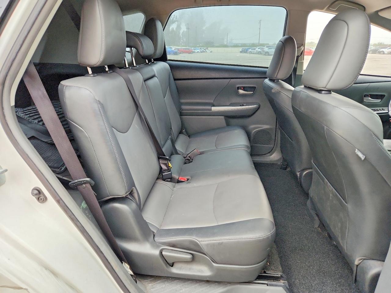 2014 TOYOTA PRIUS V — фото 10