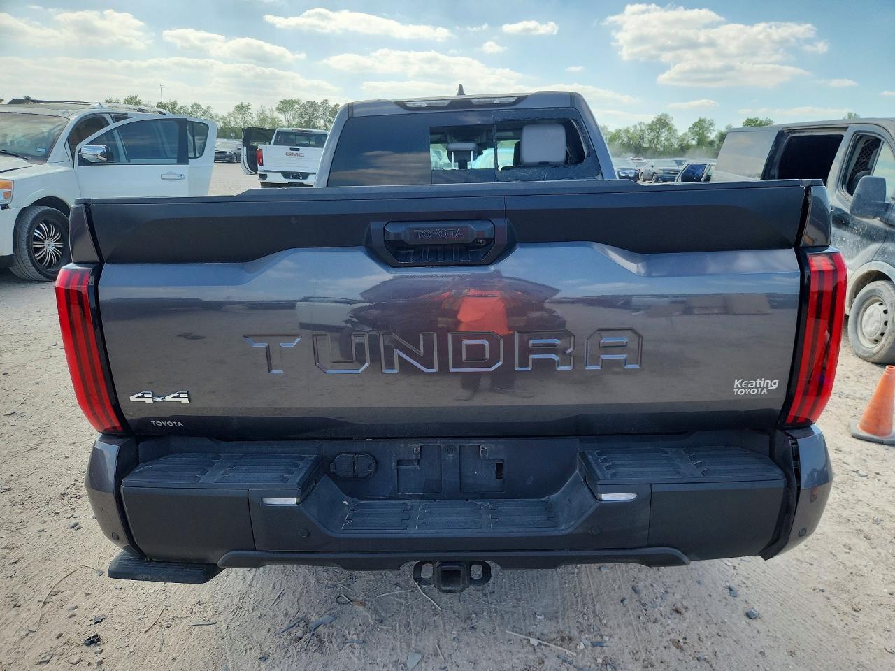 TOYOTA TUNDRA