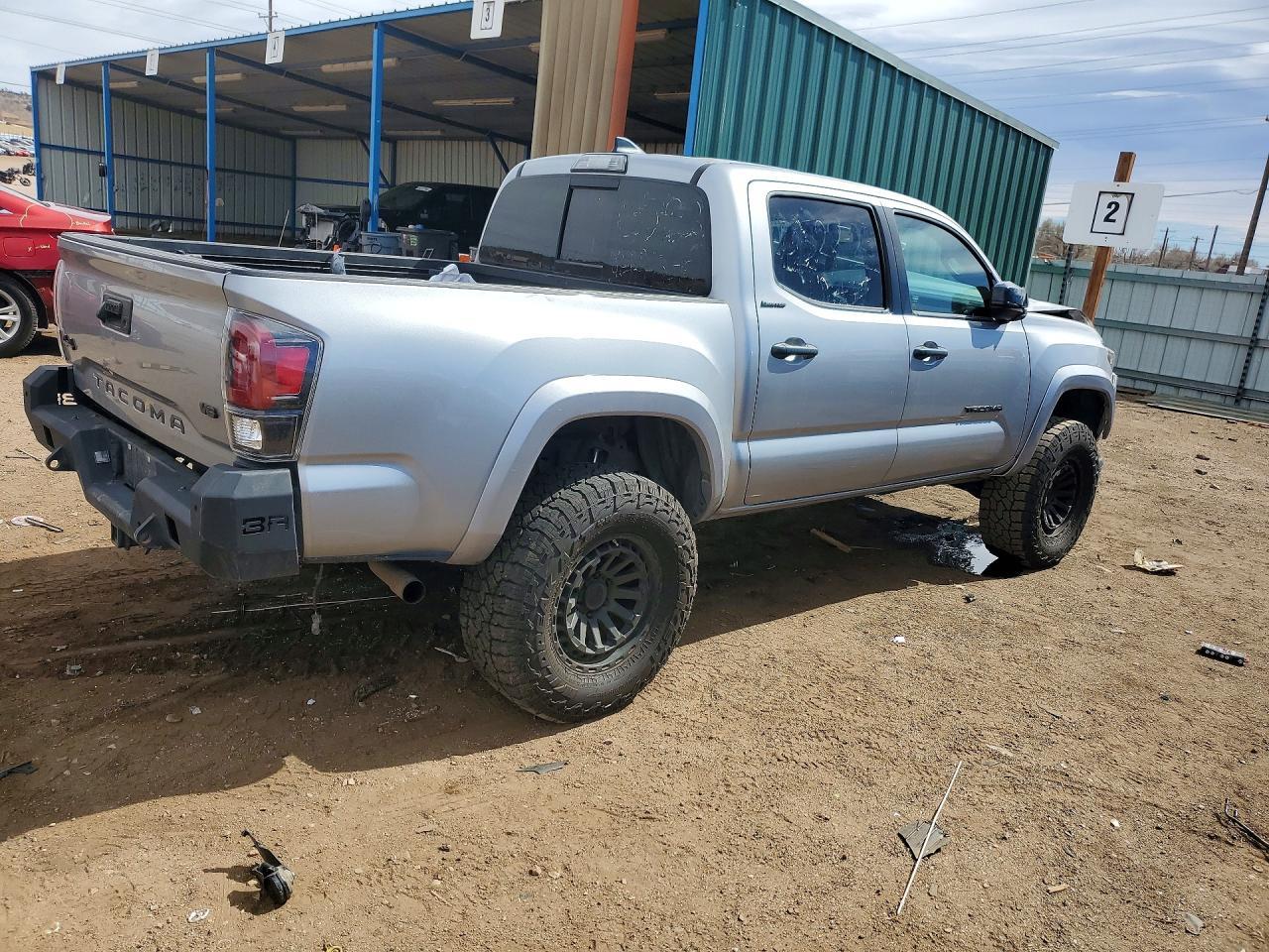 2017 TOYOTA TACOMA — фото 3