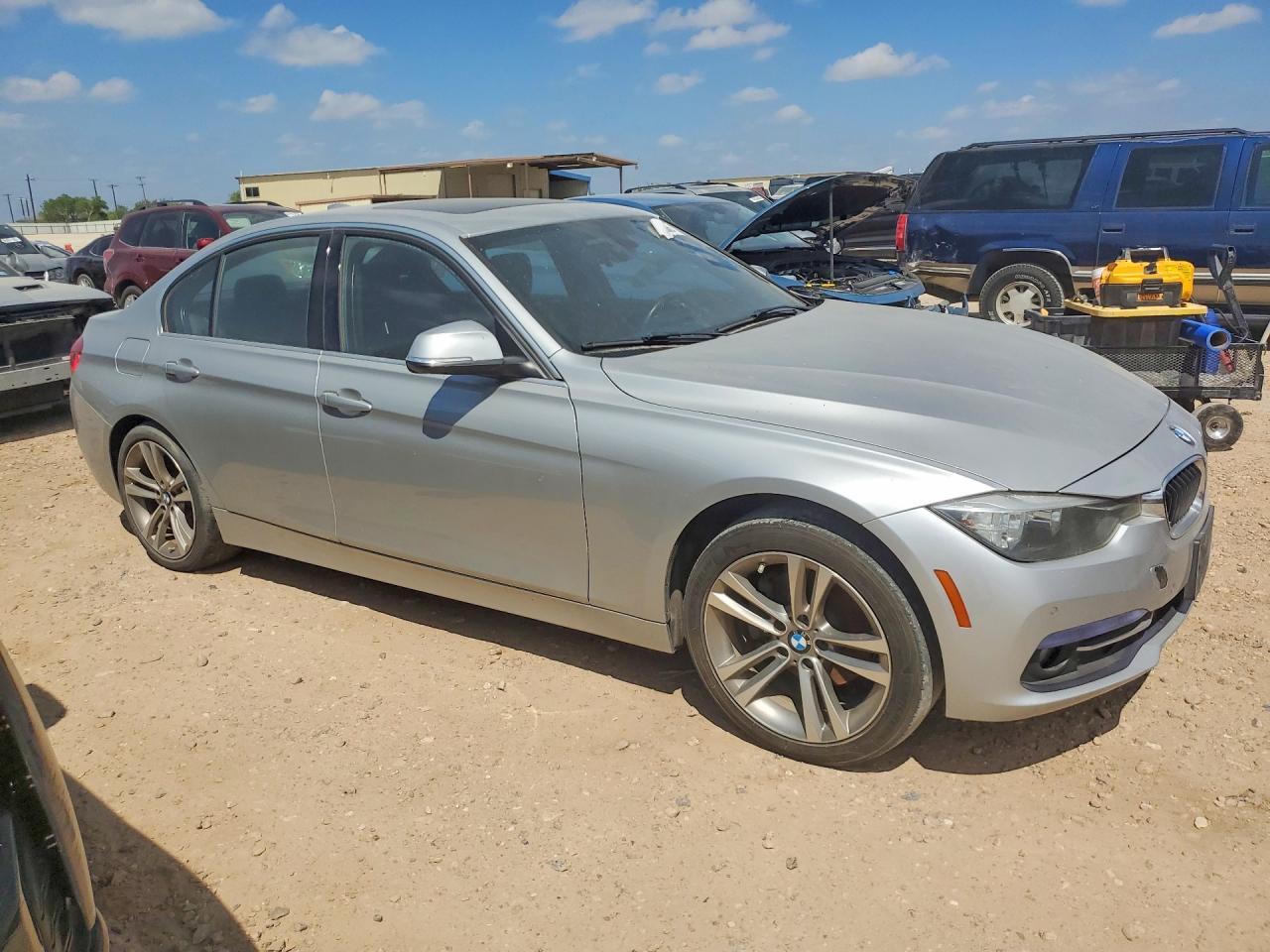 2017 BMW 3 SERIES — фото 4