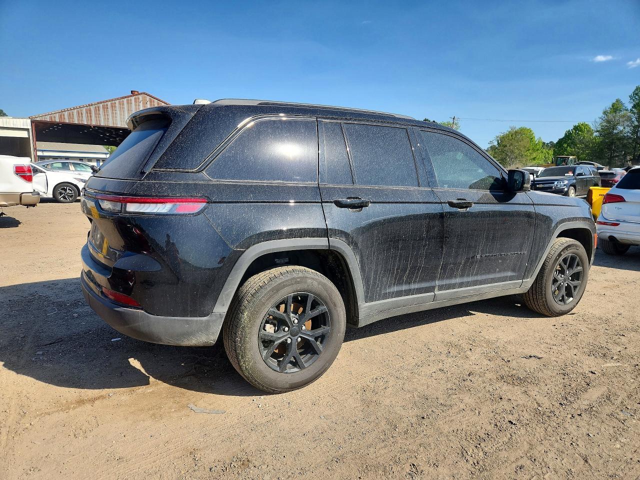 2025 JEEP GRAND CHEROKEE — фото 3