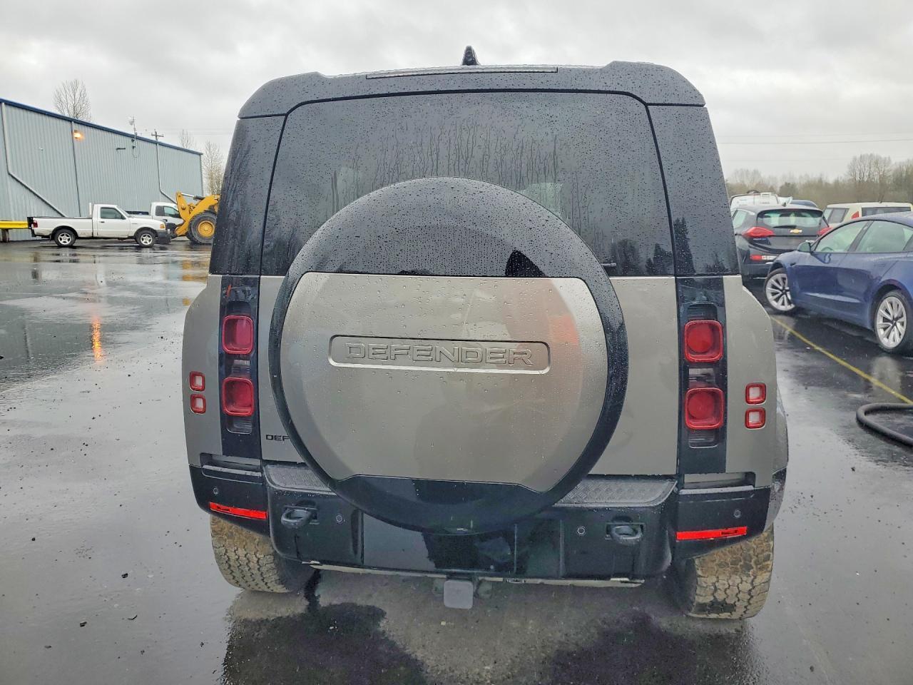 LAND ROVER DEFENDER