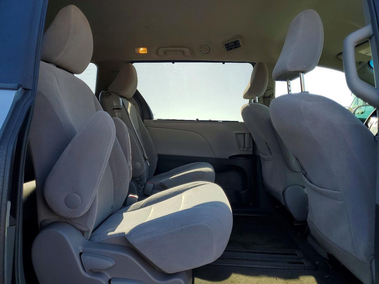 2017 TOYOTA SIENNA — фото 11