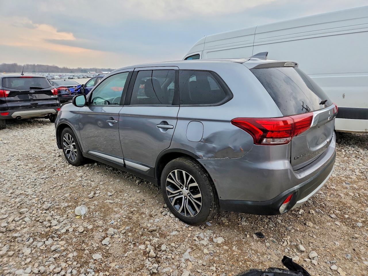 MITSUBISHI OUTLANDER