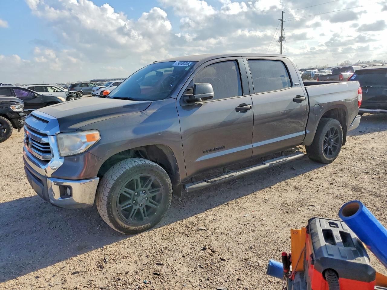 2017 TOYOTA TUNDRA — фото 1