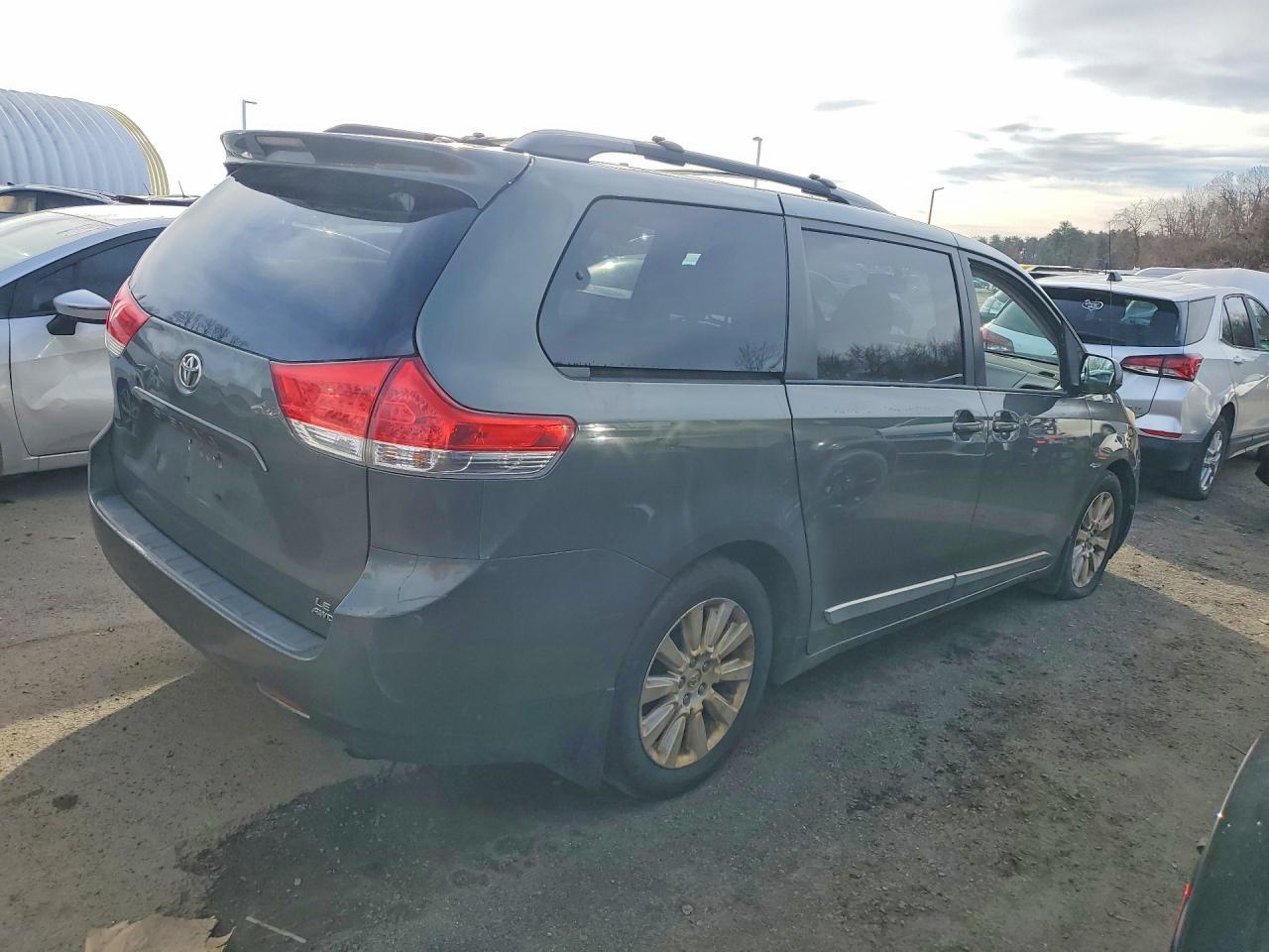 TOYOTA SIENNA