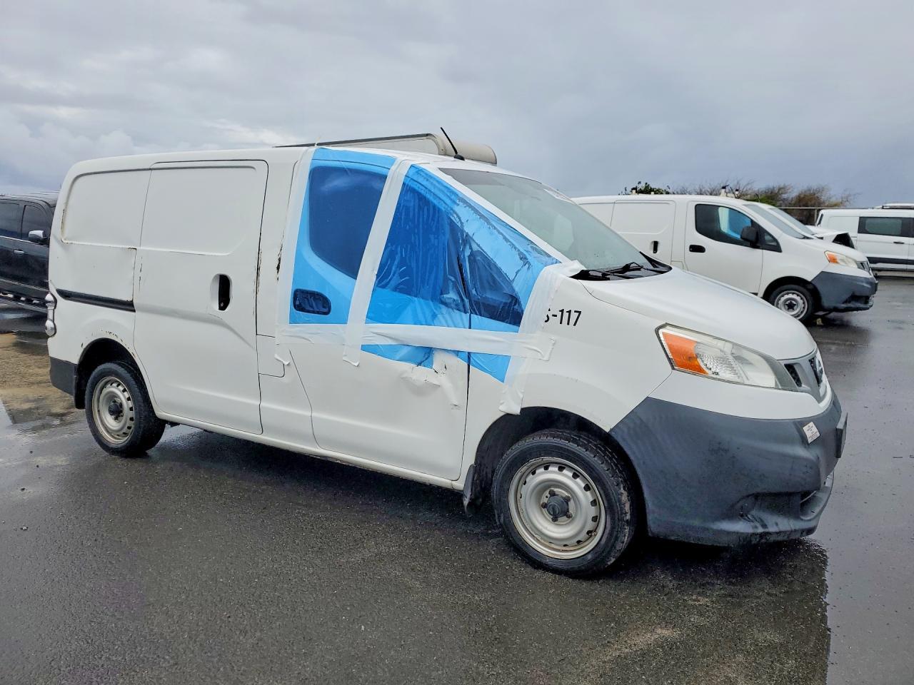 NISSAN NV200