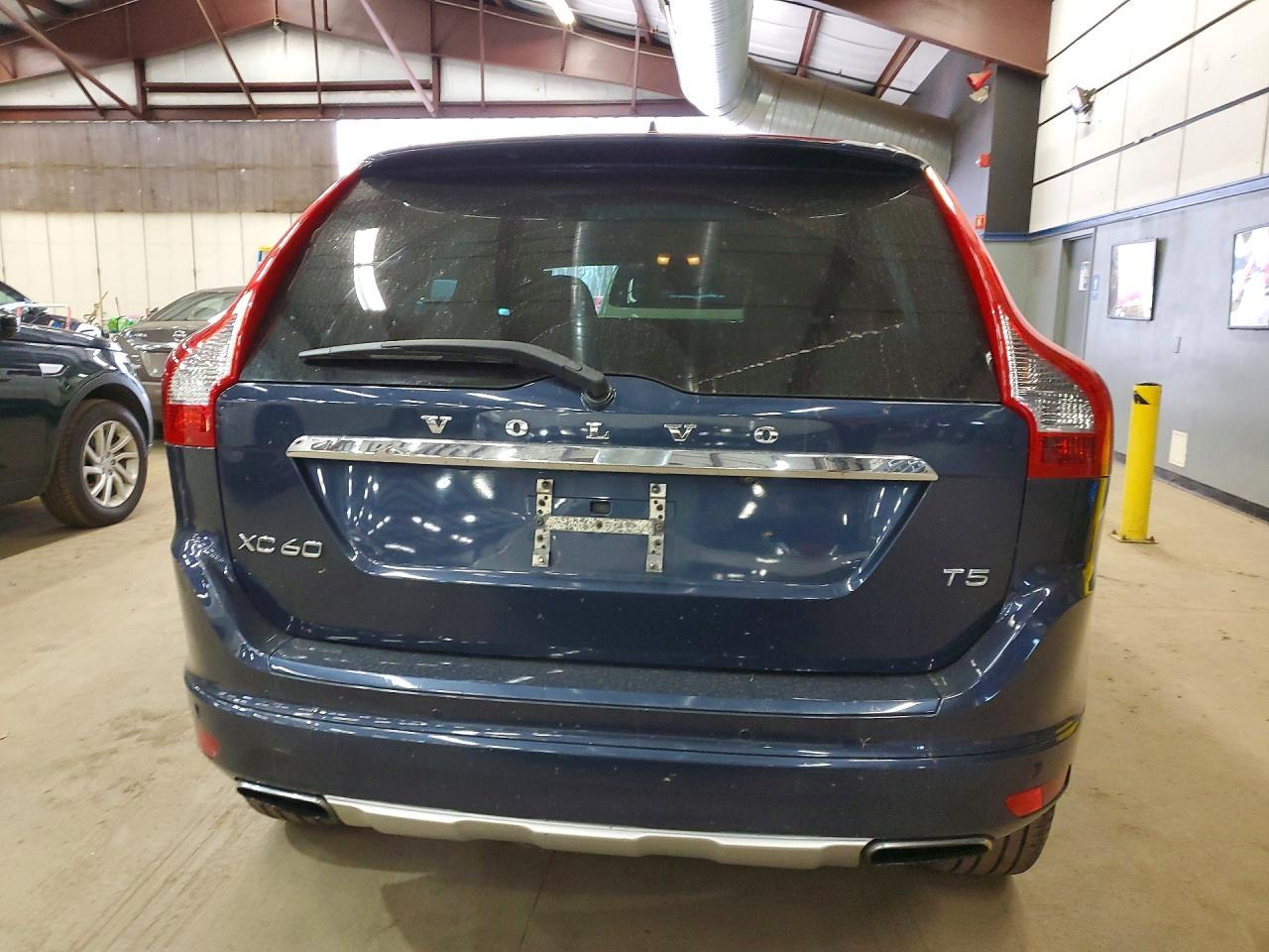 2015 VOLVO XC60 — фото 6