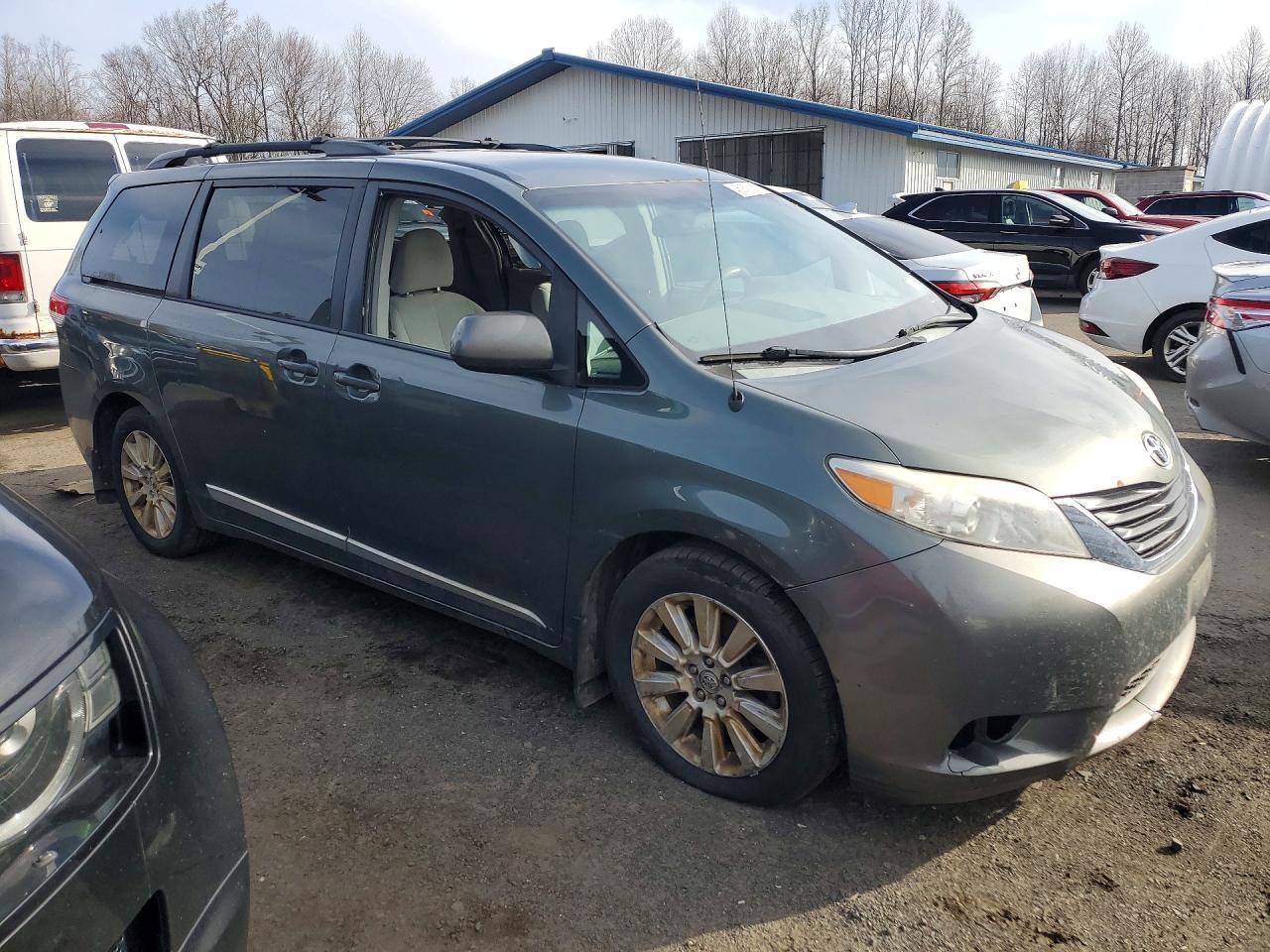 TOYOTA SIENNA