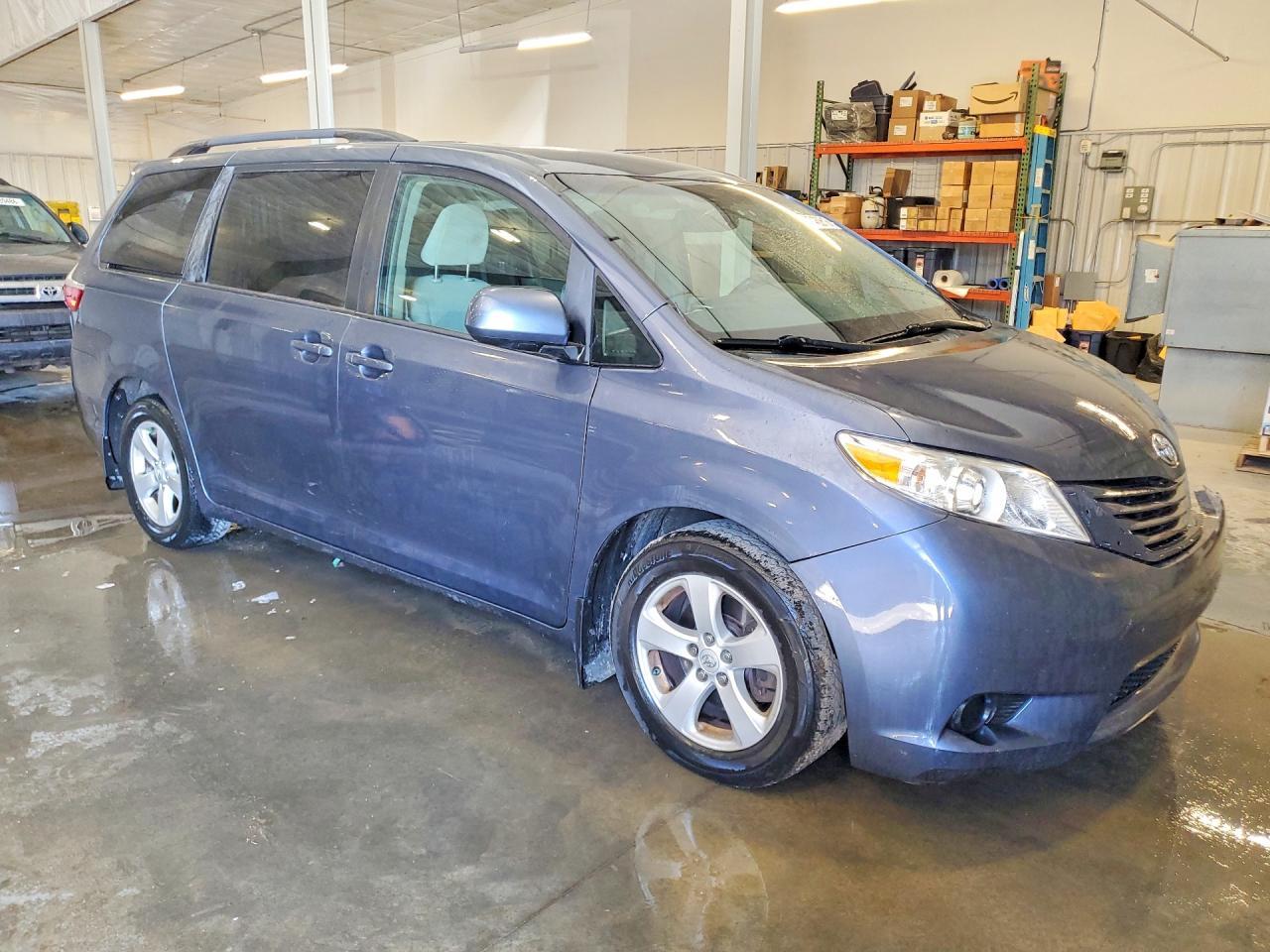 TOYOTA SIENNA