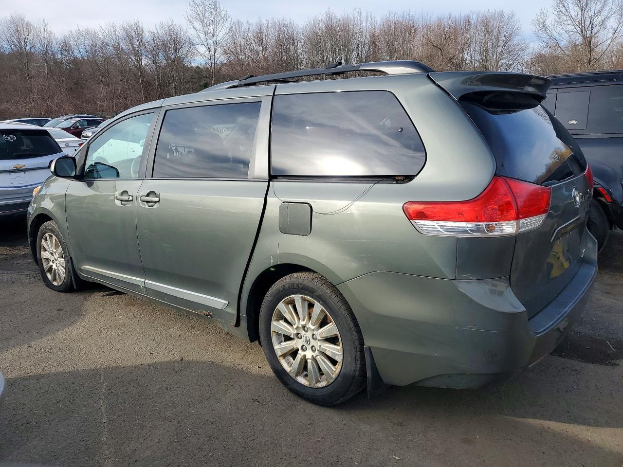 TOYOTA SIENNA