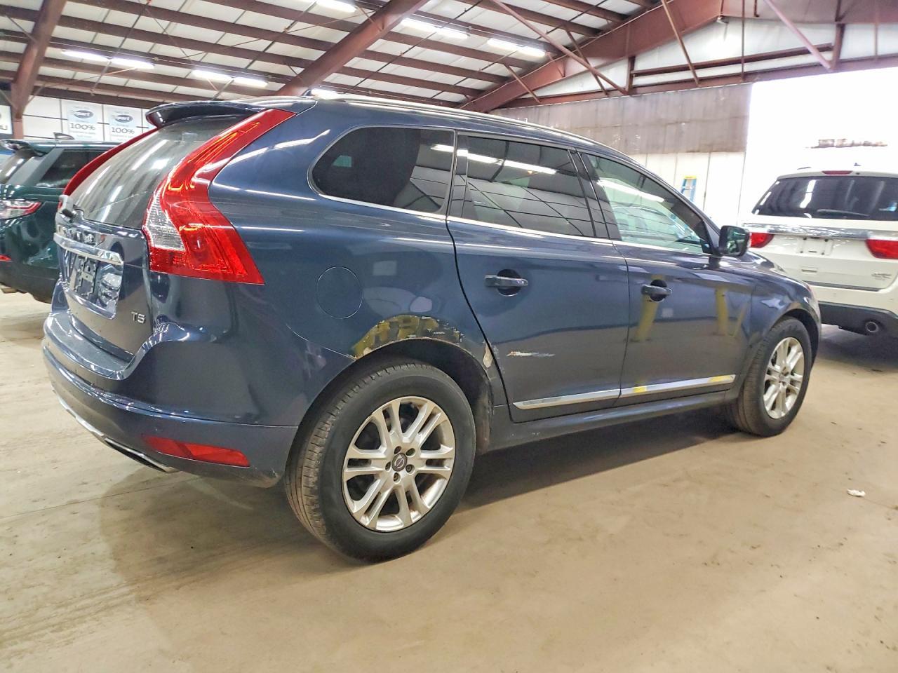 2015 VOLVO XC60 — фото 3