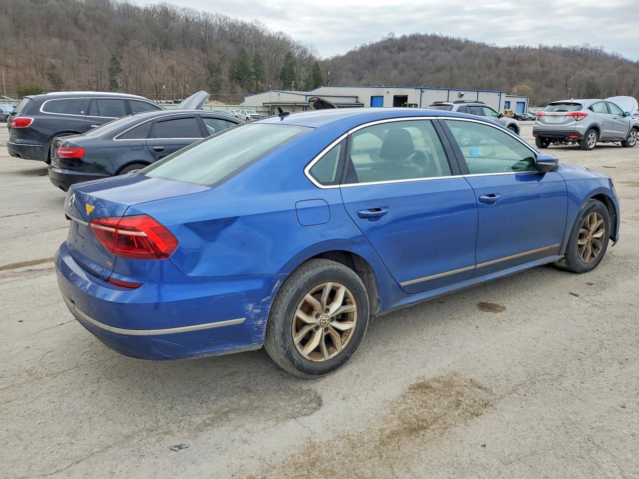 2017 VOLKSWAGEN PASSAT — фото 3