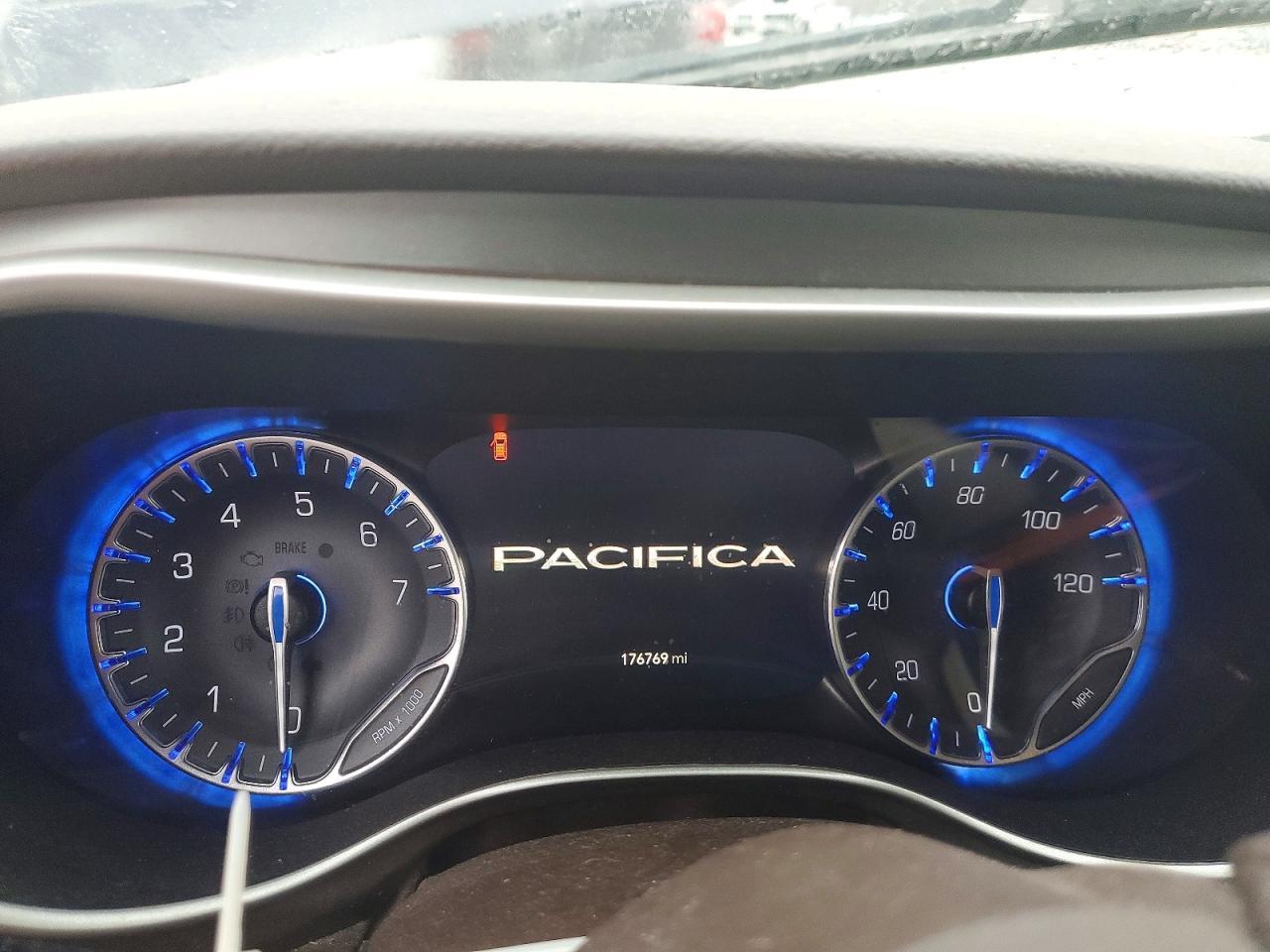 CHRYSLER PACIFICA