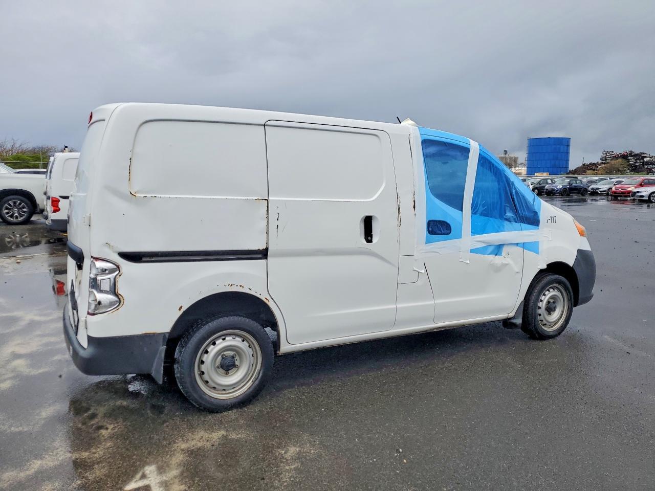 NISSAN NV200