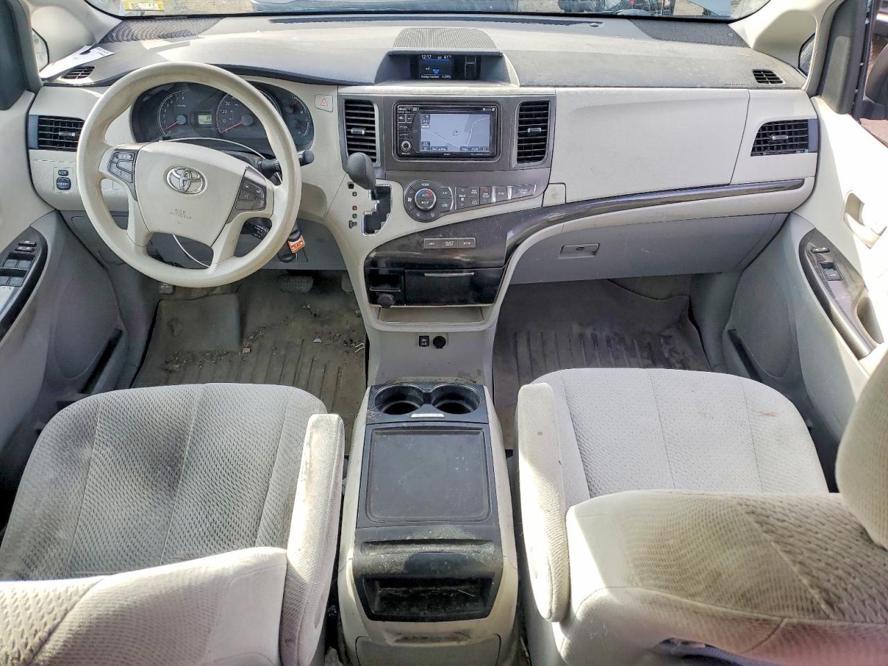 TOYOTA SIENNA