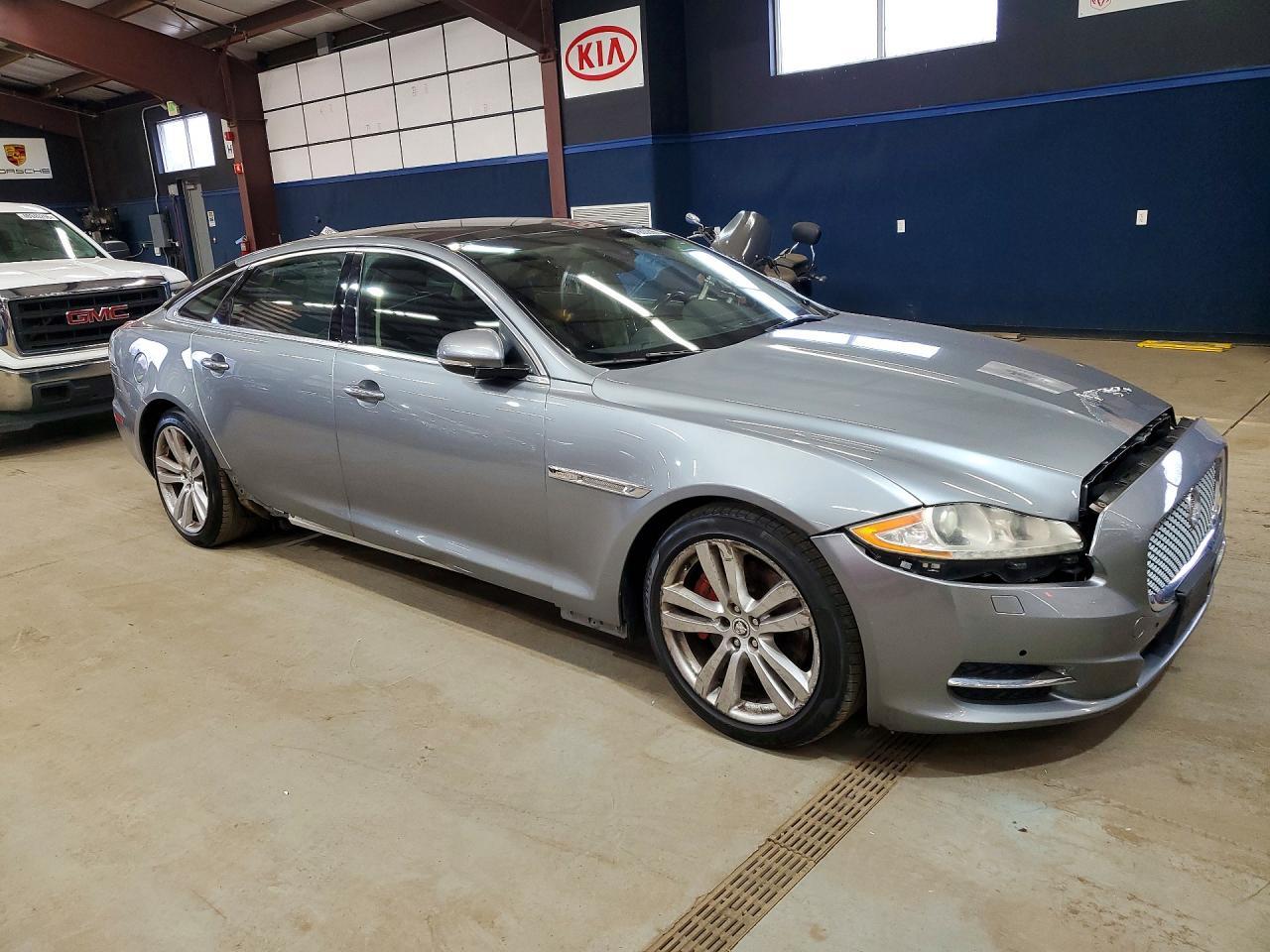 2011 JAGUAR XJ — фото 4