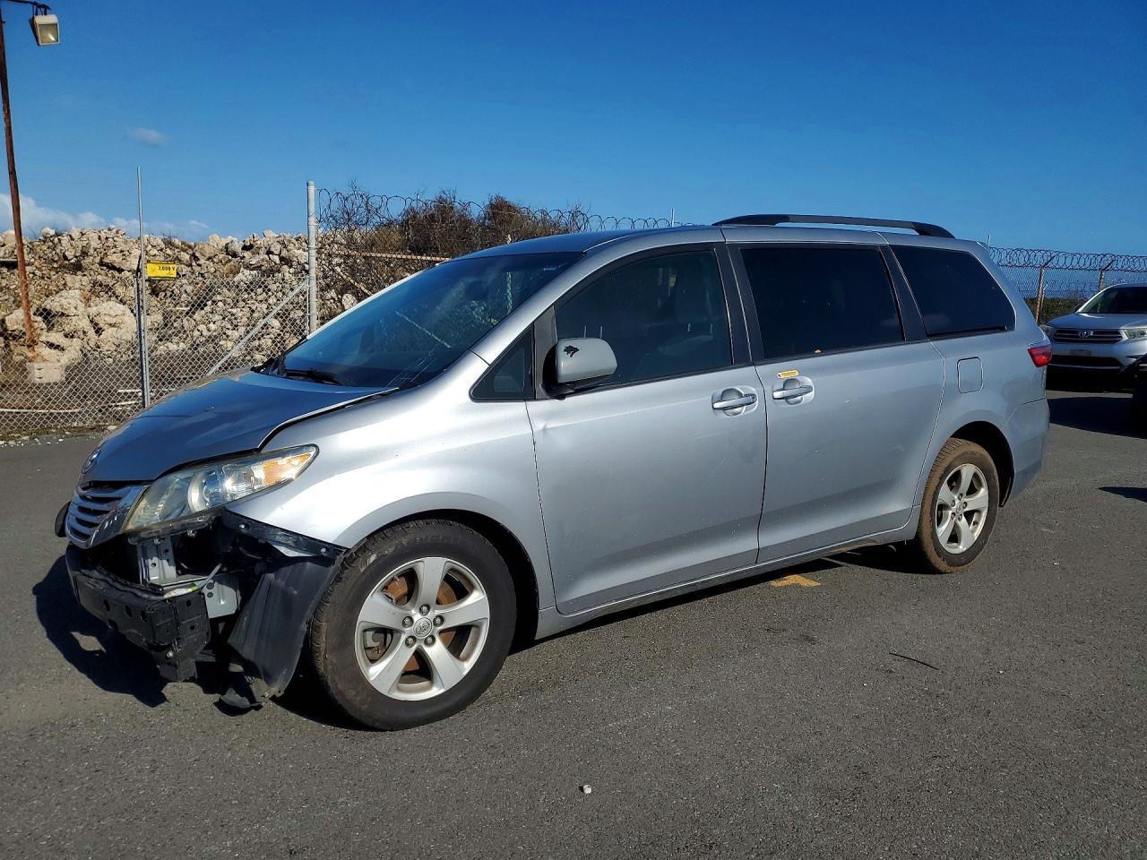 2017 TOYOTA SIENNA — фото 1