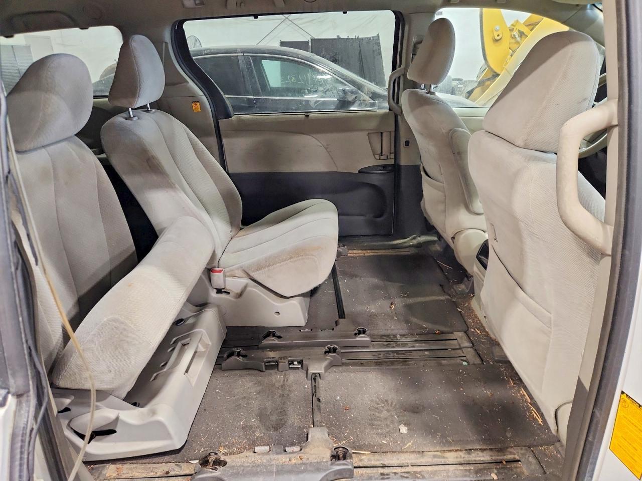 2011 TOYOTA SIENNA — фото 11