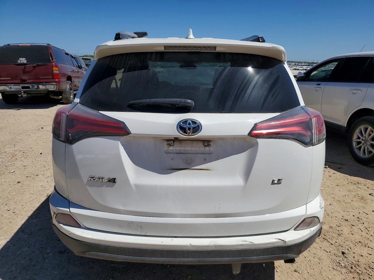 2018 TOYOTA RAV4 — фото 6