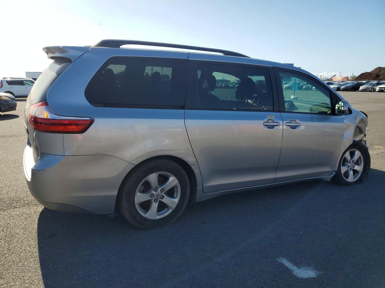 2017 TOYOTA SIENNA — фото 3