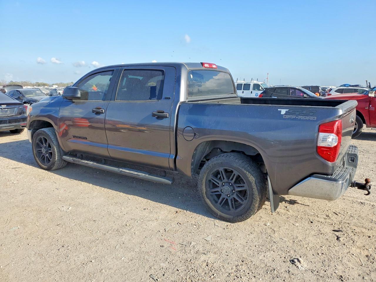 2017 TOYOTA TUNDRA — фото 2
