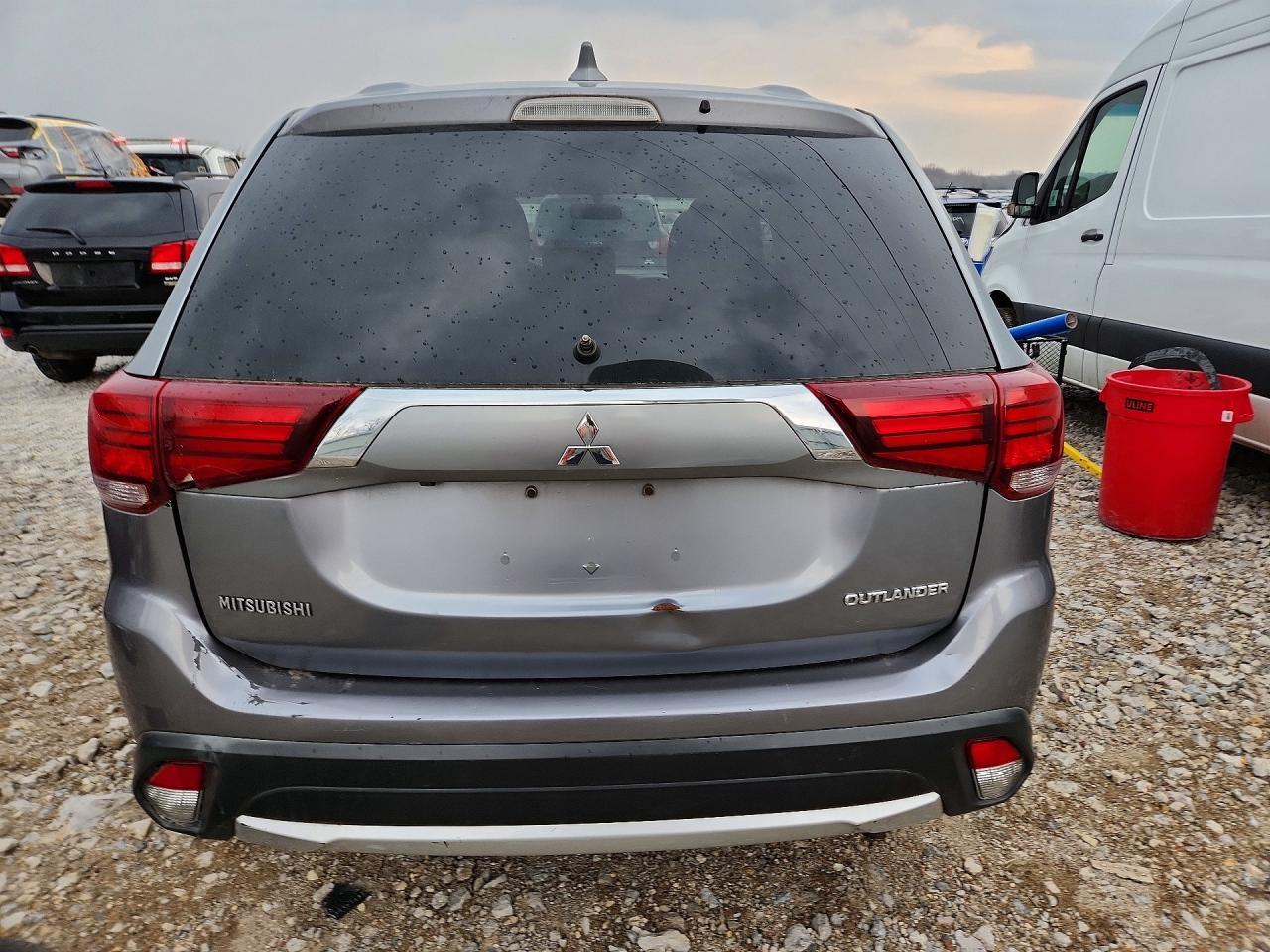 MITSUBISHI OUTLANDER