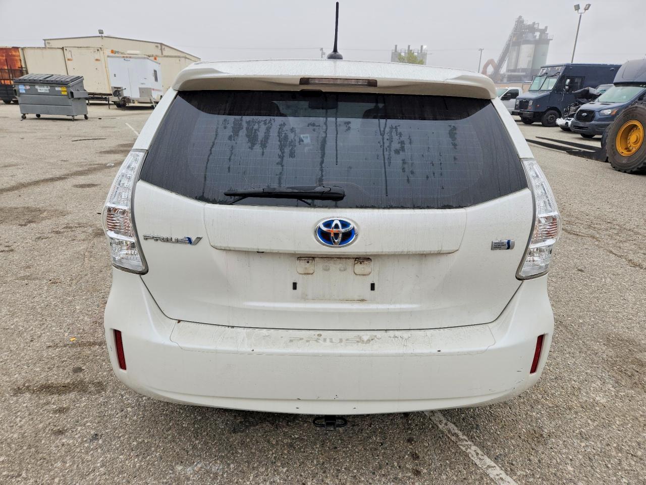 2014 TOYOTA PRIUS V — фото 6