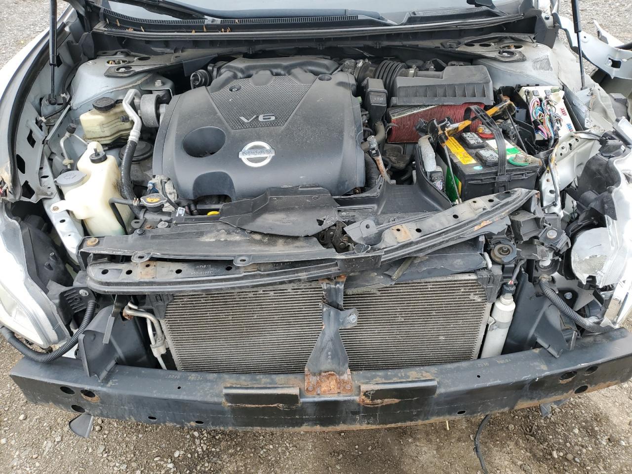 NISSAN MAXIMA