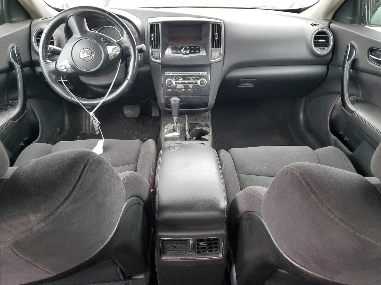 NISSAN MAXIMA