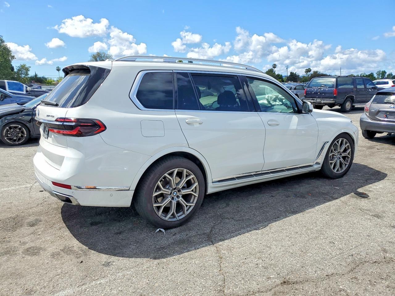 2024 BMW X7 — фото 3