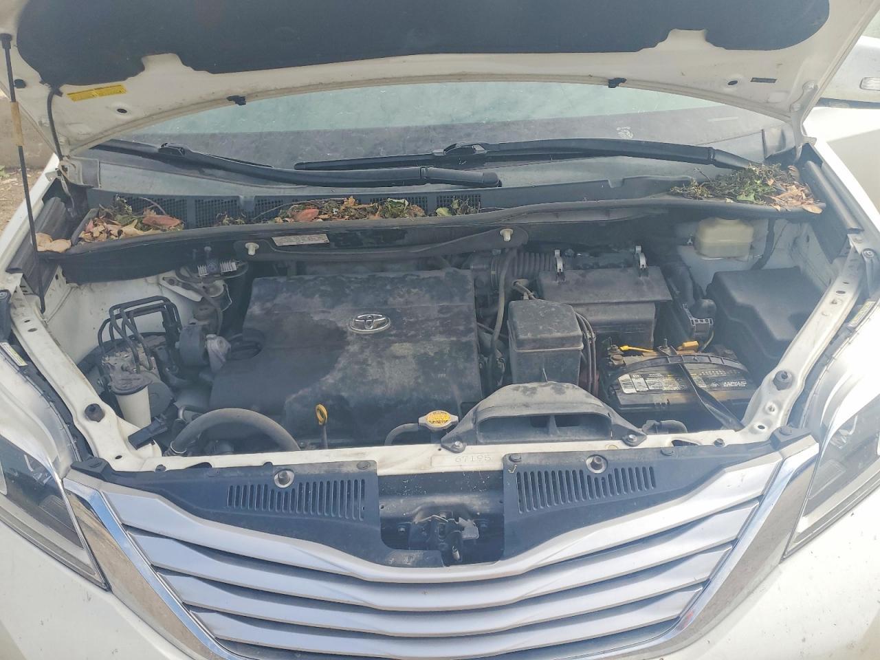 2015 TOYOTA SIENNA — фото 12