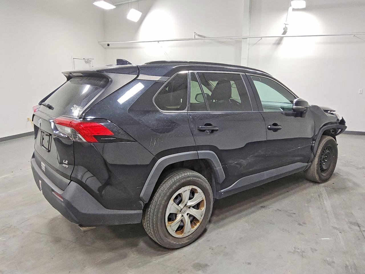 2019 TOYOTA RAV4 — фото 3