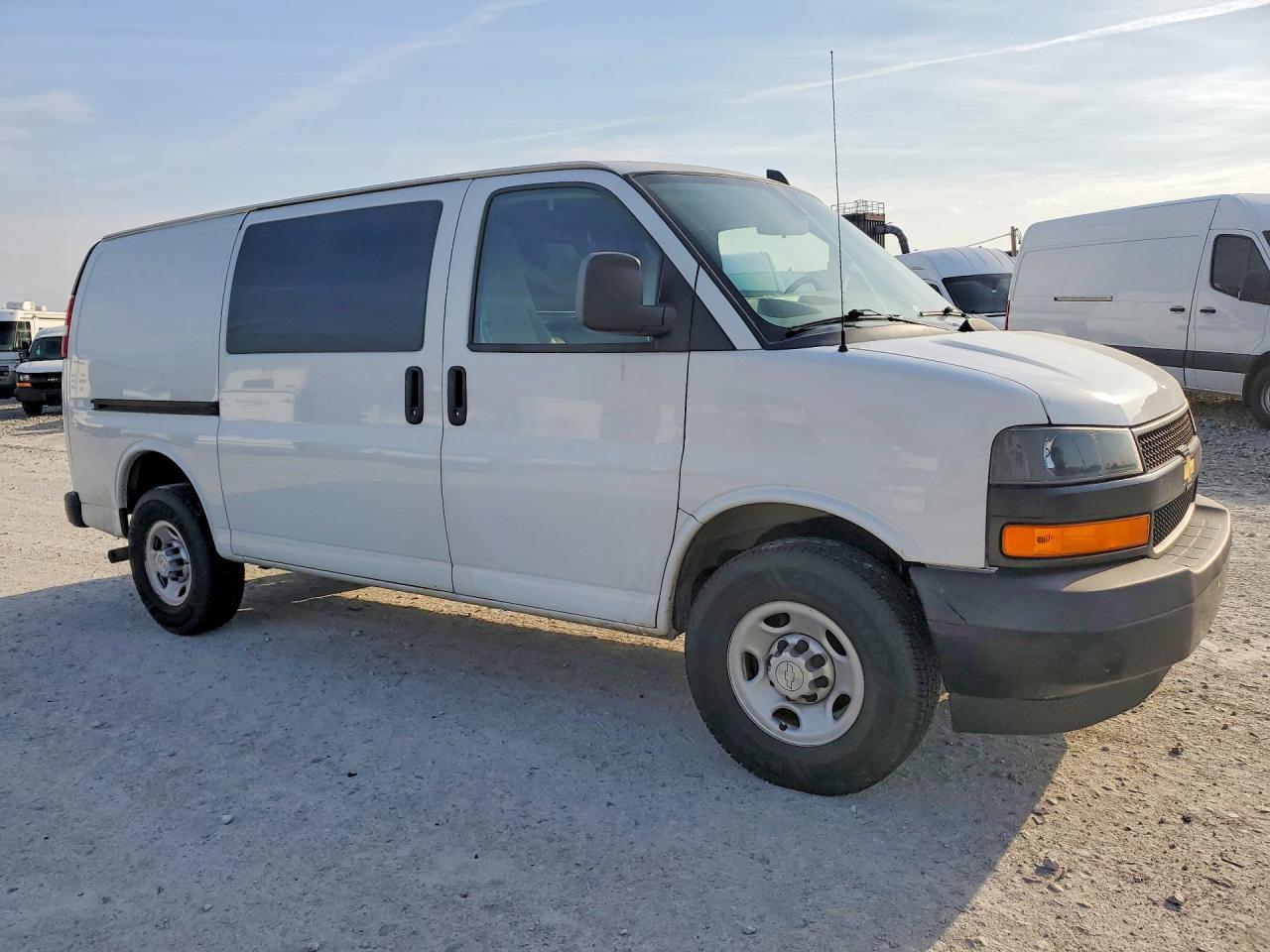 2019 CHEVROLET EXPRESS — фото 4