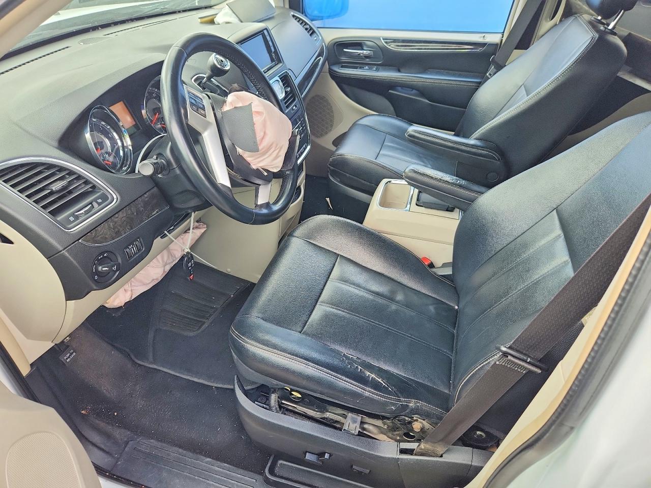 CHRYSLER TOWN & COUNTRY