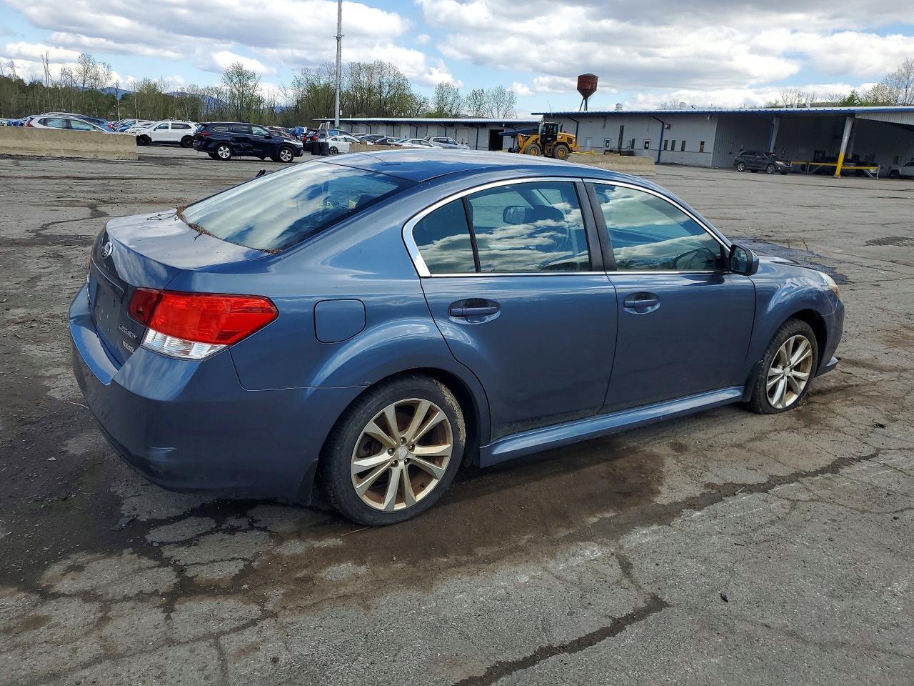 2013 SUBARU LEGACY — фото 3