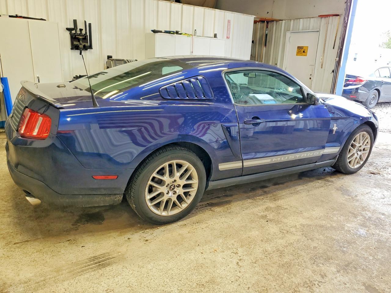 FORD MUSTANG