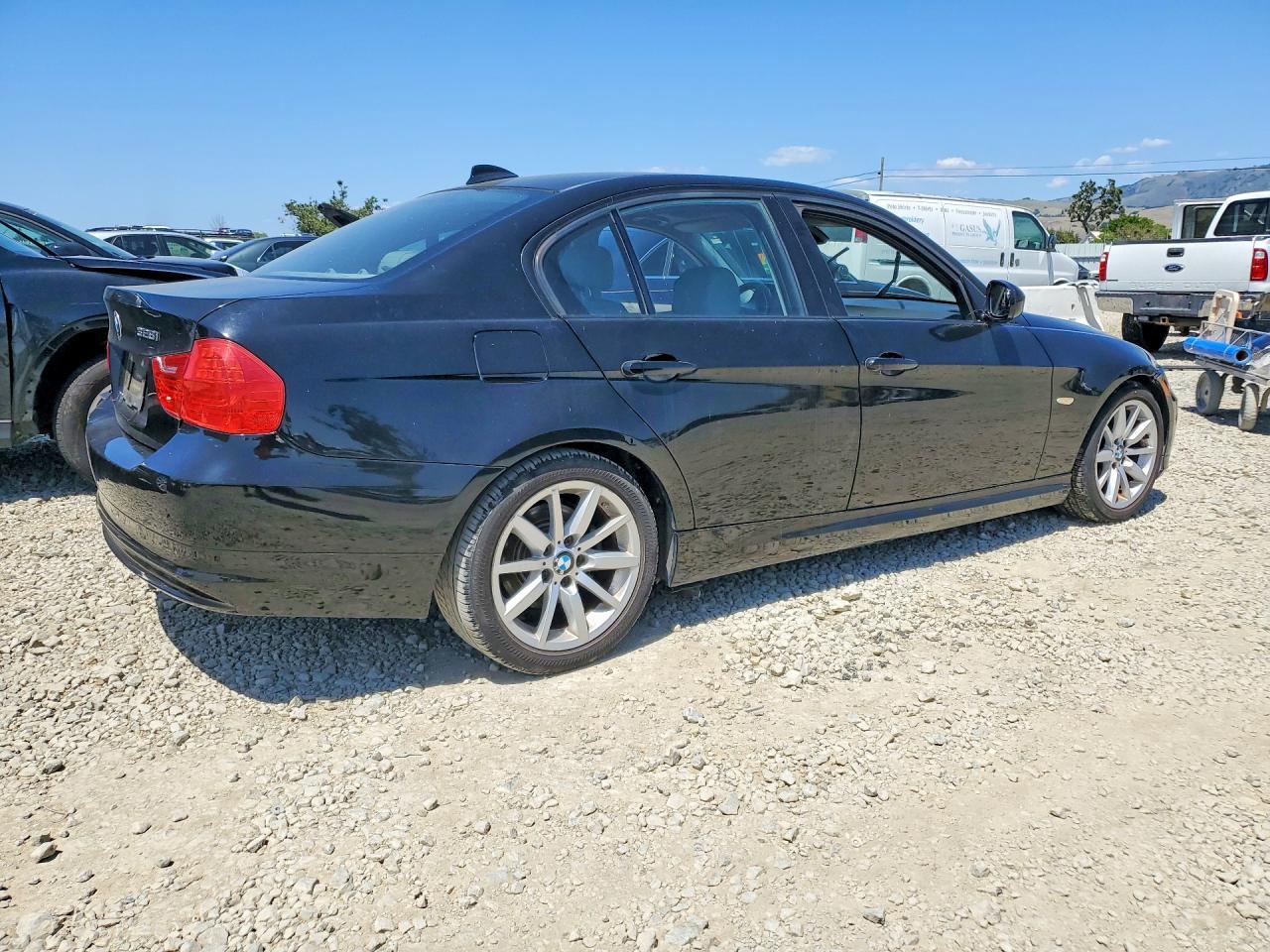 2011 BMW 3 SERIES — фото 3