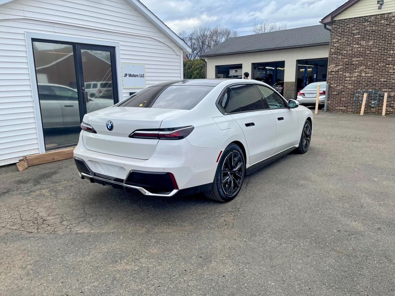 BMW I7