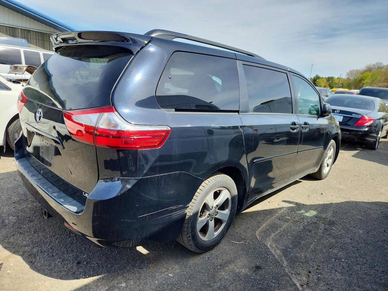 TOYOTA SIENNA