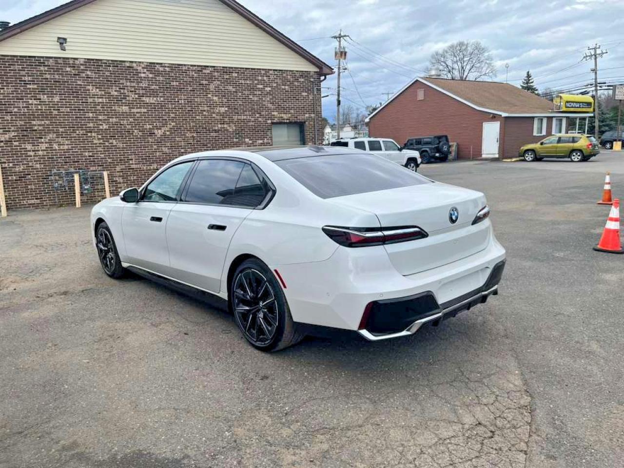 BMW I7