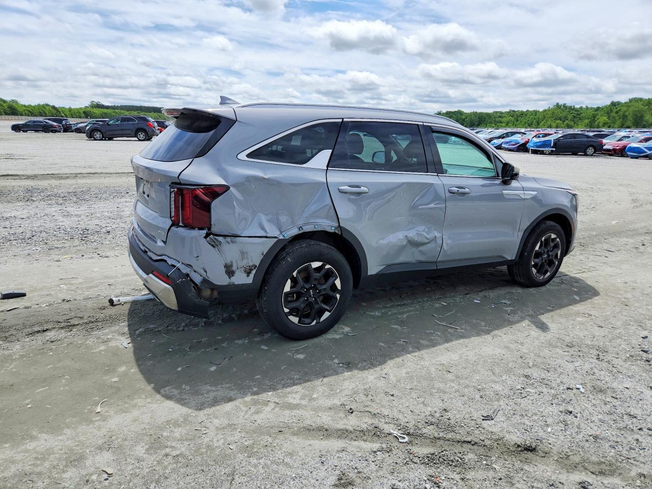 2024 KIA SORENTO — фото 3