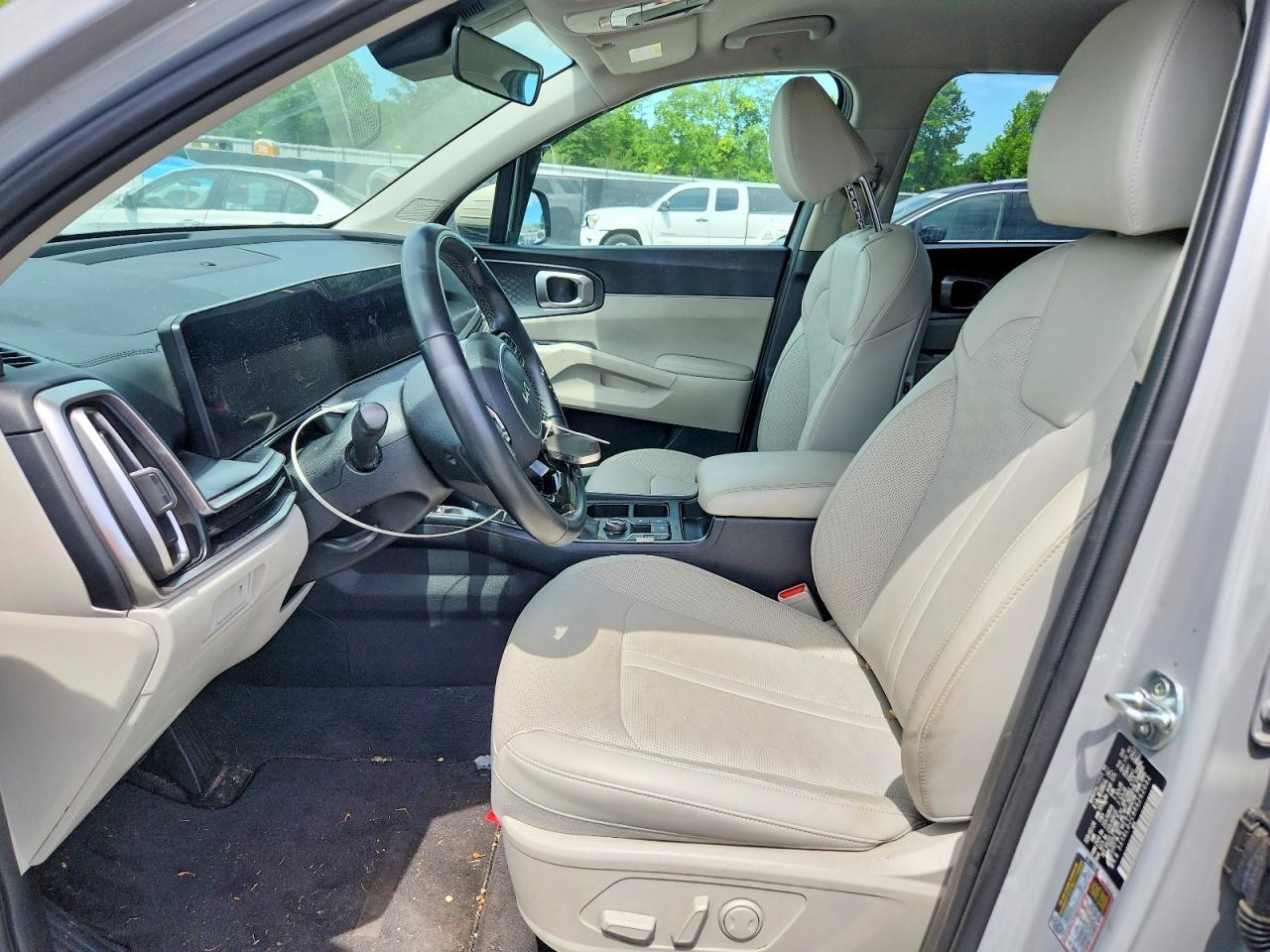 2024 KIA SORENTO — фото 7
