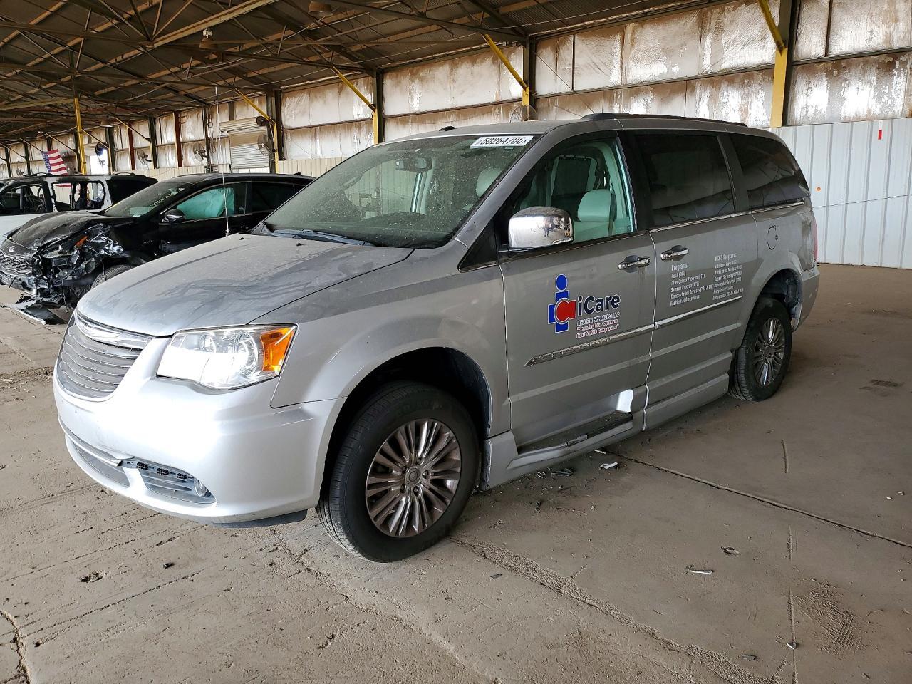 2011 CHRYSLER TOWN & COUNTRY — фото 1