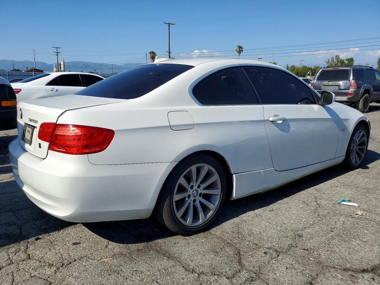 2013 BMW 3 SERIES — фото 3