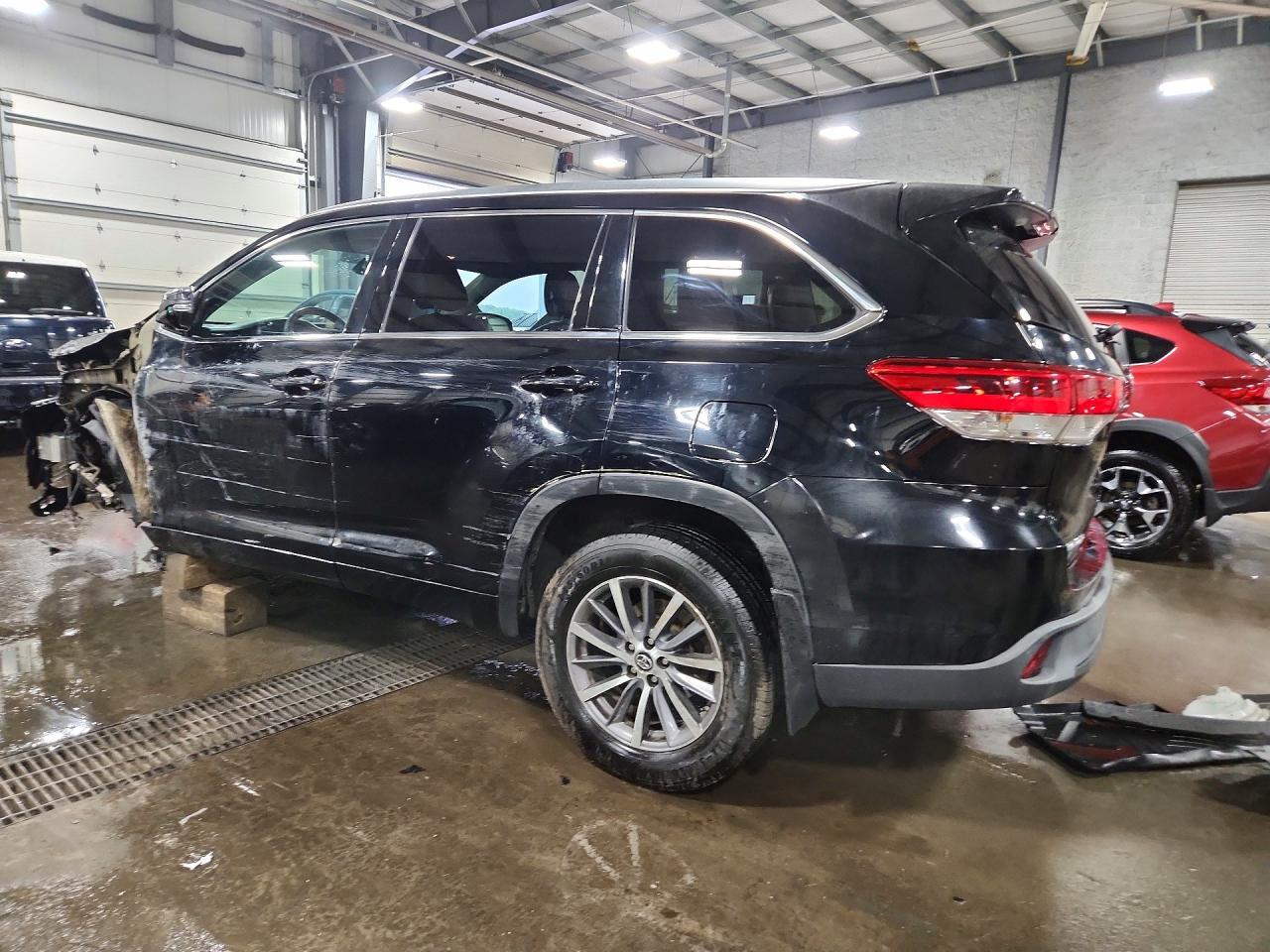 2017 TOYOTA HIGHLANDER — фото 2