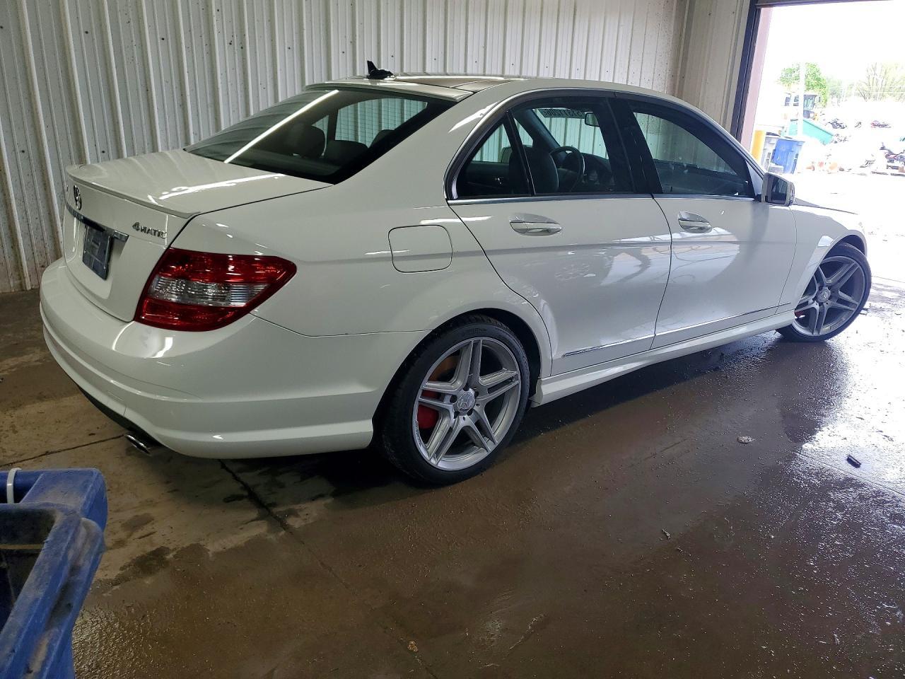 2011 MERCEDES-BENZ C-CLASS — фото 3