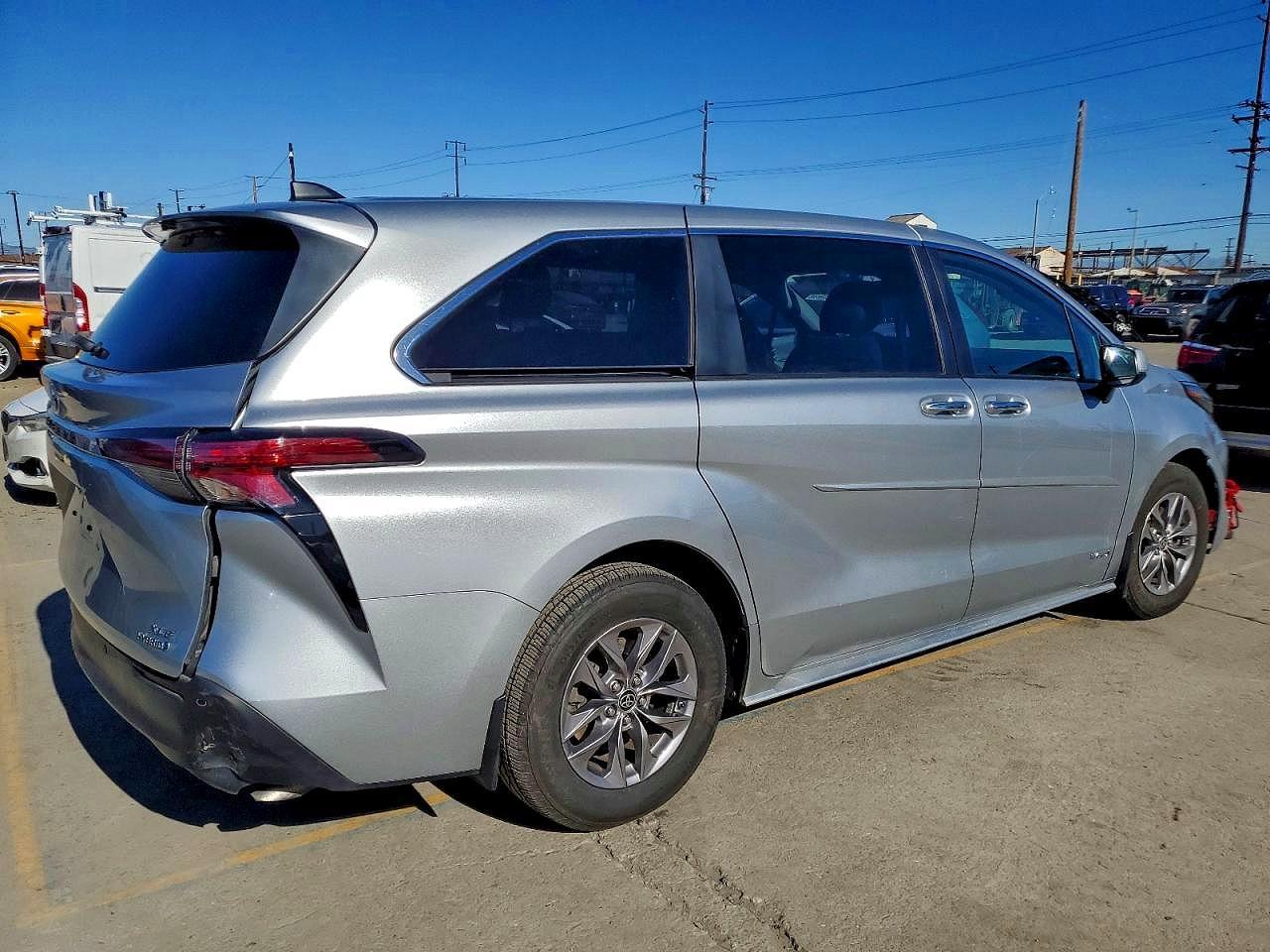 2021 TOYOTA SIENNA — фото 3