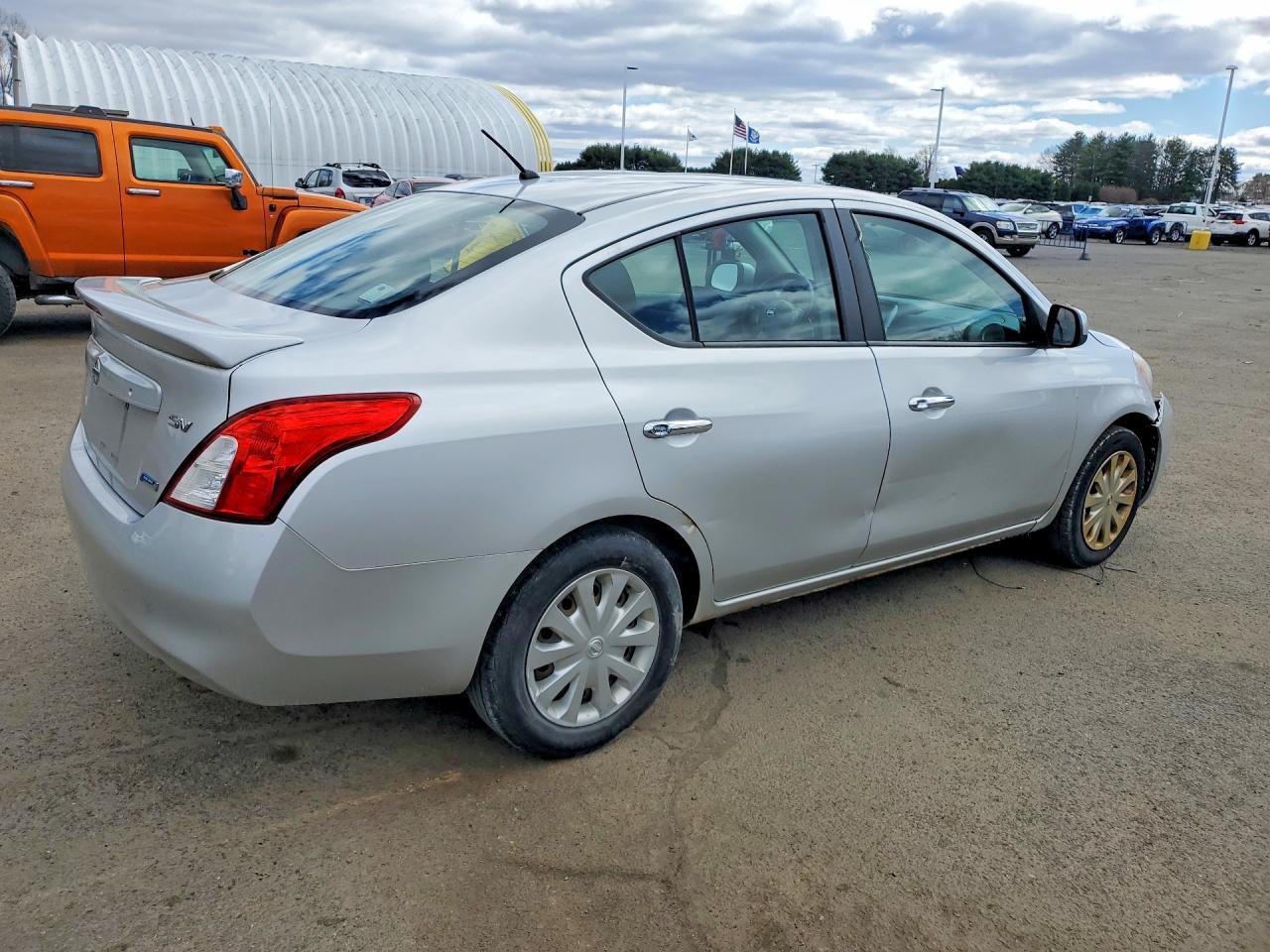 NISSAN VERSA